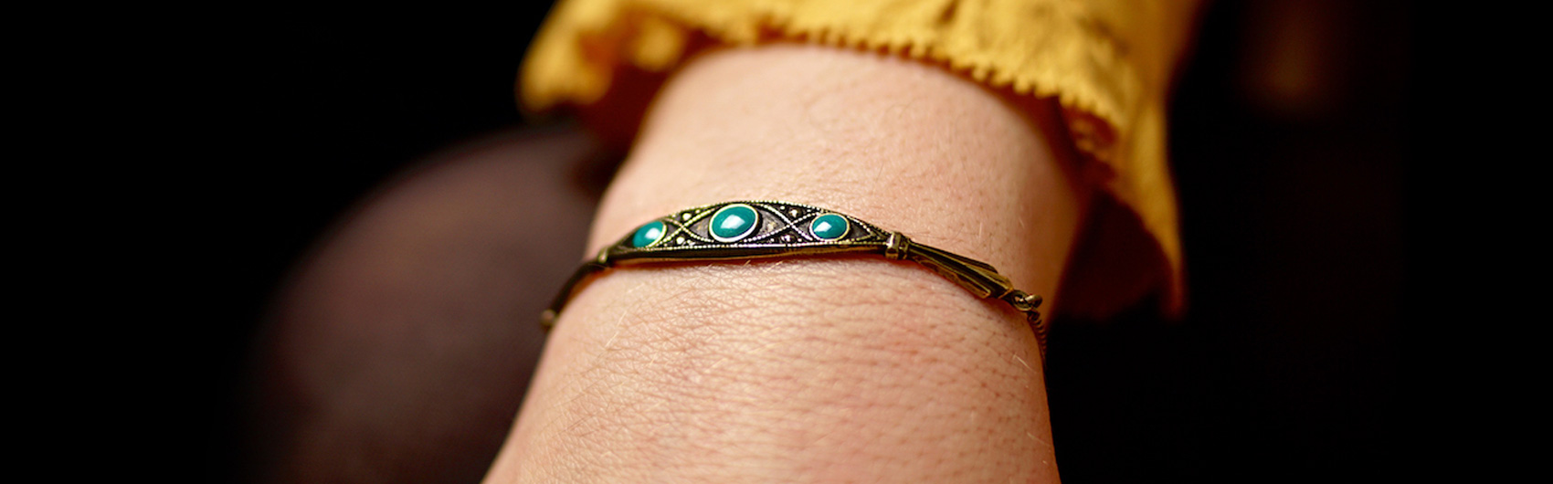Bracelets, Bangles