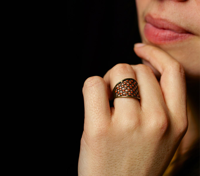 Bijoux-fantaisie-de-créateur-en-laiton-fait-à-la-main-artisanaux-pour-femme-fabriqué-à-Paris