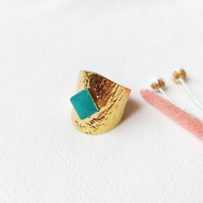 Customed-fashion-ring-handmade-in-gold-for-women-with-blue-enamel-made-in-France