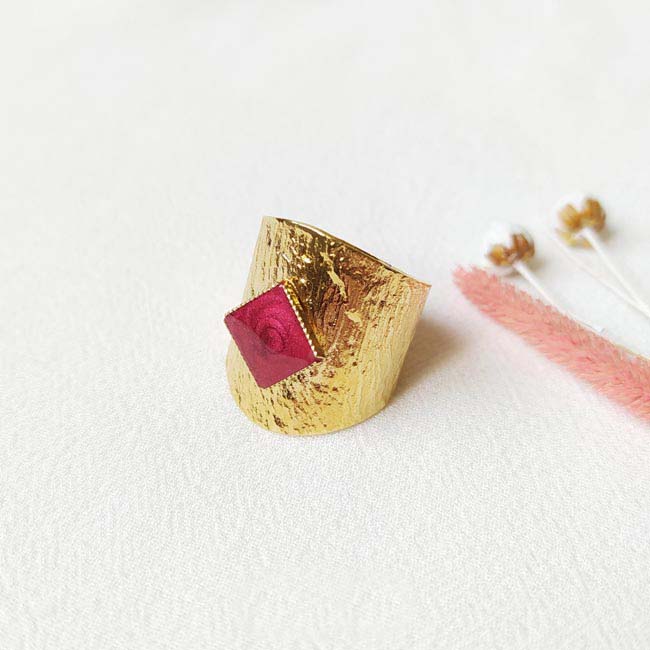 Customed-fashion-ring-handmade-in-gold-for-women-with-plum-enamel-made-in-France