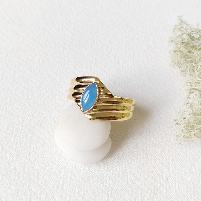 Handmade-gold-plated-adjustable-ring-for-women-with-a-blue-gemstone-made-in-France