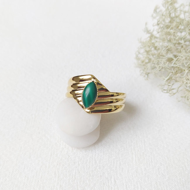 Handmade-gold-plated-adjustable-ring-for-women-with-a-green-gemstone-made-in-France