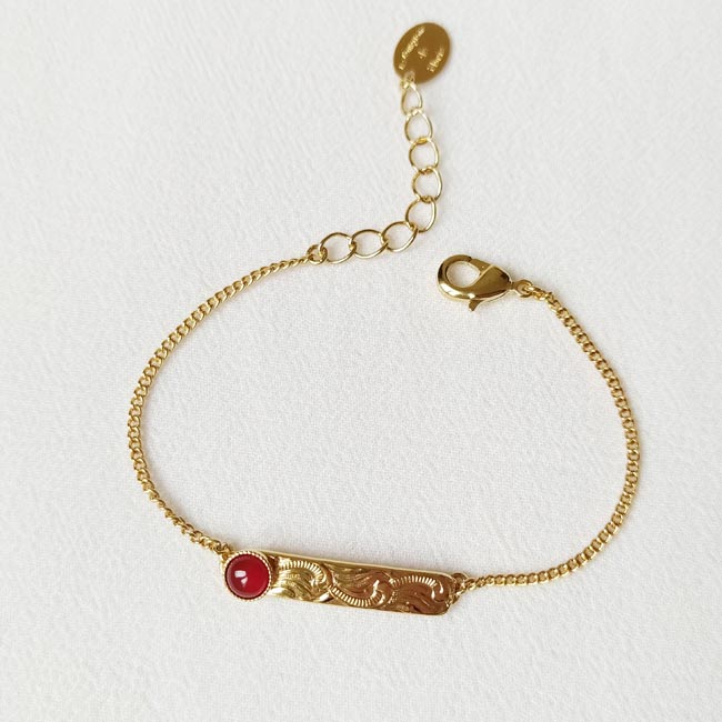 Handmade-gold-plated-bracelet-for-women-with-carnelian-gemstone-made-in-France