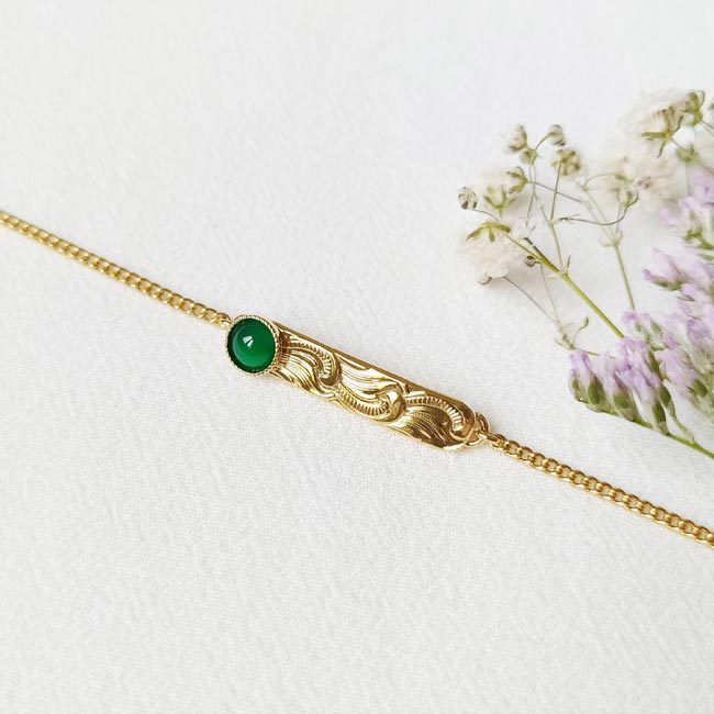 Handmade-gold-plated-bracelet-for-women-with-green-gemstone-made-in-France