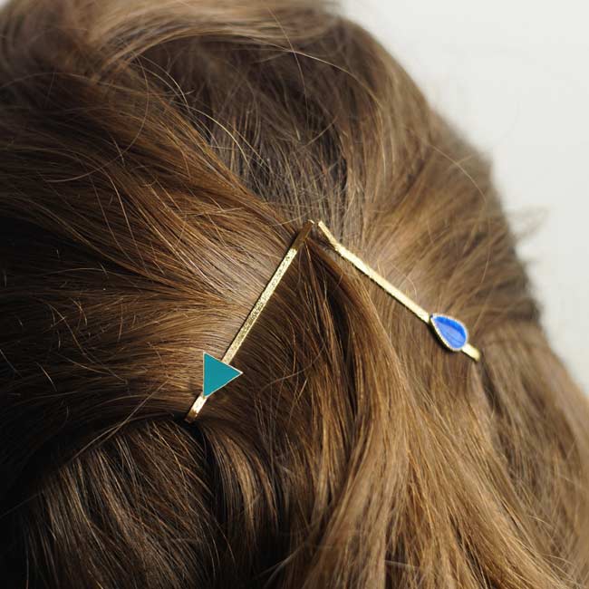 Barrette-triangle-cheveux-bijoux-fantaisie-créateur-bleu-fait-main