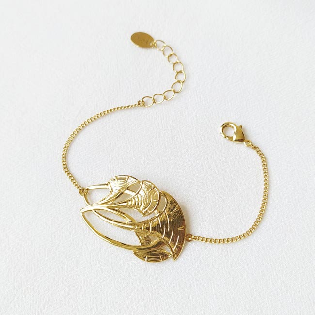 Handmade-gold-plated-bracelet-for-women-with-a-leaf-finding-made-in-Paris-France