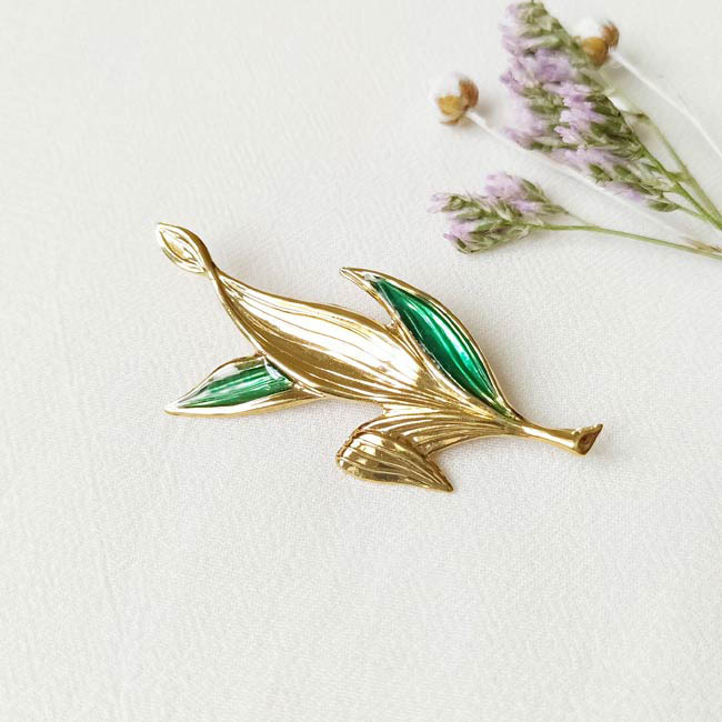 Handmade-gold-plated-brooch-for-women-with-green-enamel-made-in-France
