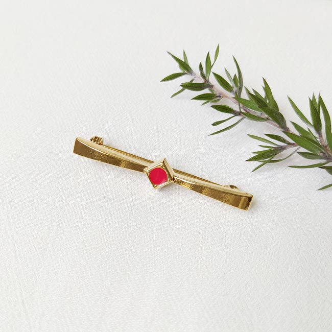Handmade-gold-plated-brooch-for-women-rwith-red-enamel-bowtie-made-in-France