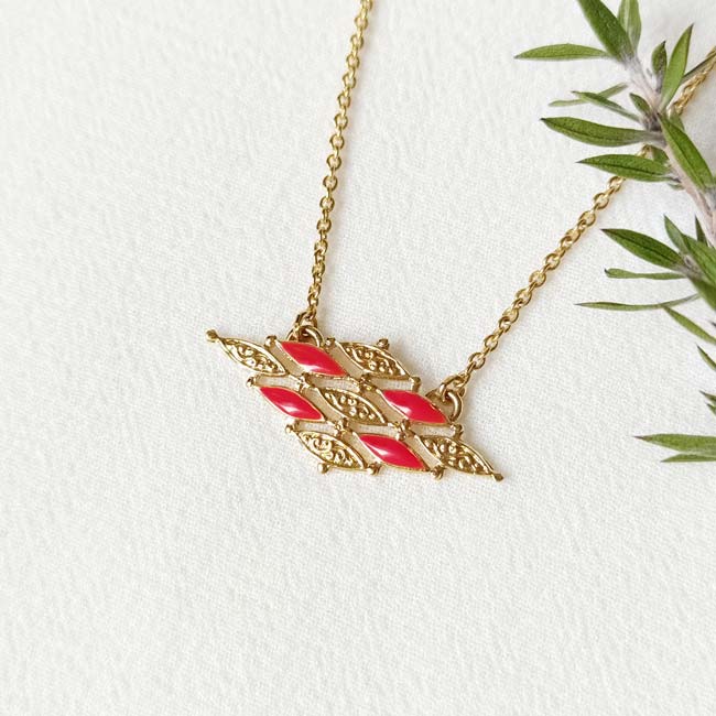 Handmade-gold-plated-short-necklace-for-women-with-red-enamel-made-in-France