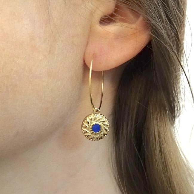 Bijoux-de-créateur-fantaisie-boucles-d-oreilles-or-bleu-fait-à-la-main-à-Paris