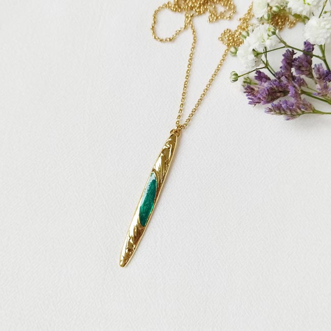 Handmade-gold-long-necklace-women-with-green-enamel-made-in-Paris-France