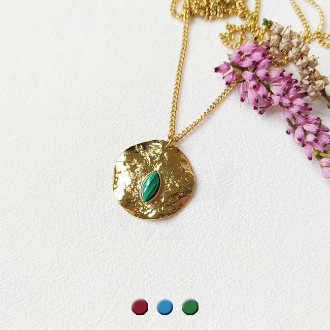 Handmade-gold-plated-long-necklace-for-women-with-a-malachite-gemstone-made-in-France