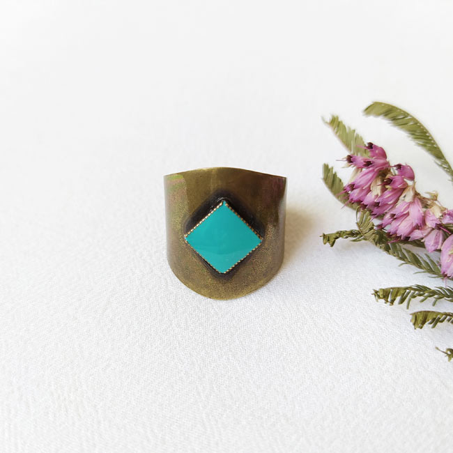 Handmade-antique-brass-adjustable-ring-for-women-with-turquoise-enamel-made-in-France