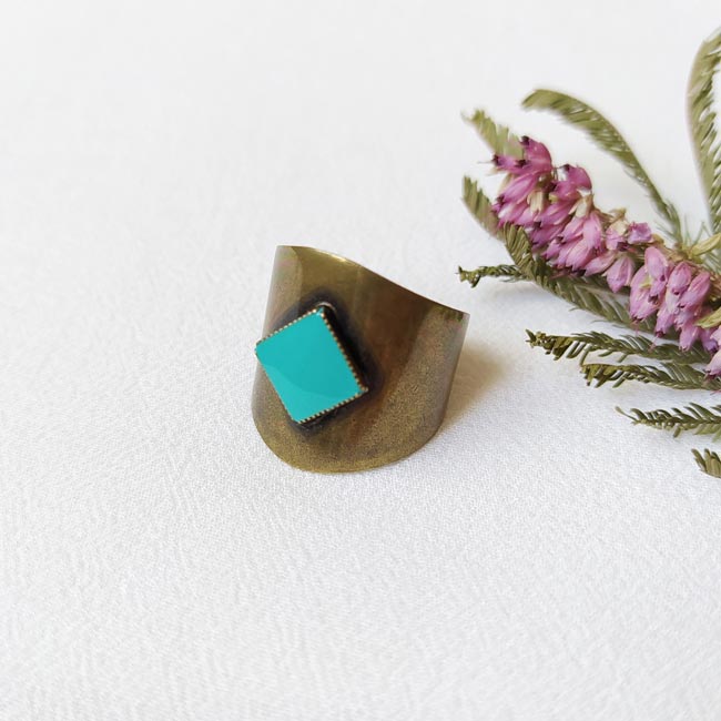 Handmade-antique-brass-adjustable-ring-for-women-with-turquoise-blue-enamel-made-in-France