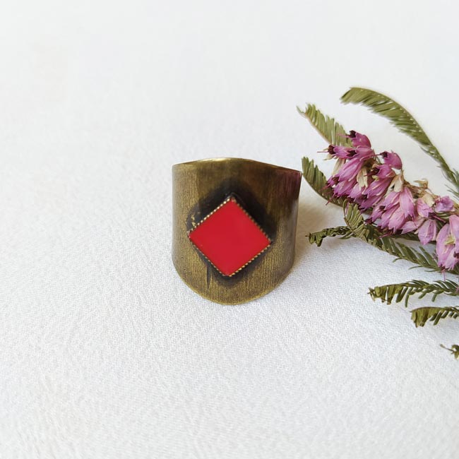 Handmade-antique-brass-adjustable-ring-for-women-with-red-enamel-made-in-Paris-France