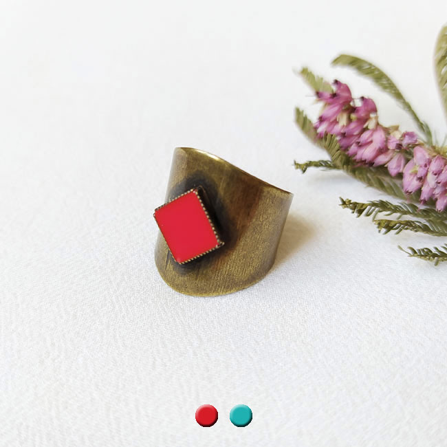 Handmade-antique-brass-adjustable-ring-for-women-with-red-enamel-made-in-France