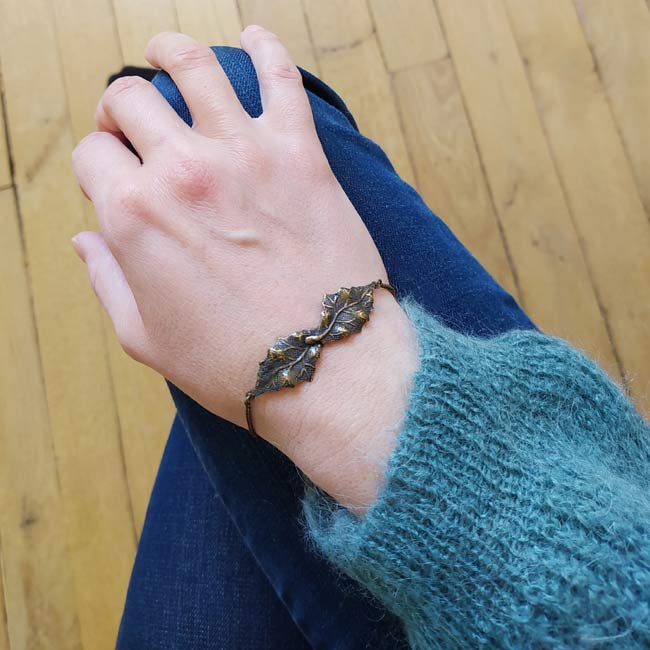 Bracelet-bronze-de-créateur-fantaisie-feuille-fait-main-à-Paris