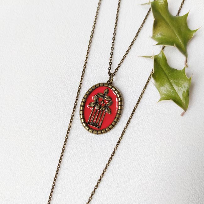 Handmade-long-necklace-jewelry-red-handcrafted-in-Paris