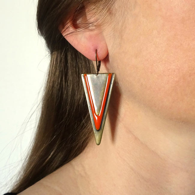 Handmade-bronze-antique-brass-earrings-for-women-with-red-triangle-earrings-made-in-France