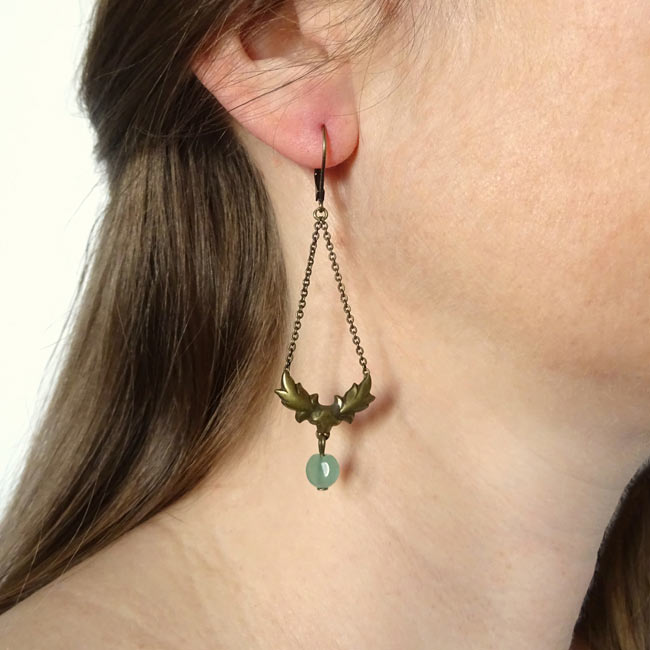 Bijoux-de-créateur-fantaisie-boucles-d-oreilles-bronze-pierre-verte-fait-main-à-Paris