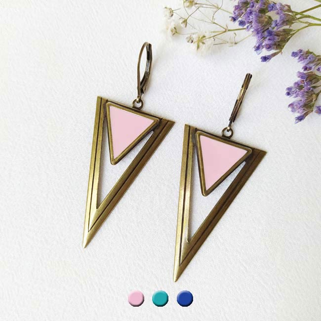 Handmade-bronze-antique-brass-earrings-for-women-with-pink-enamel-made-in-France