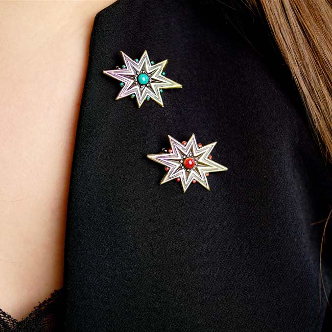Handmade-bronze-brooch-for-women-with-a-star-and-enamel-made-in-France