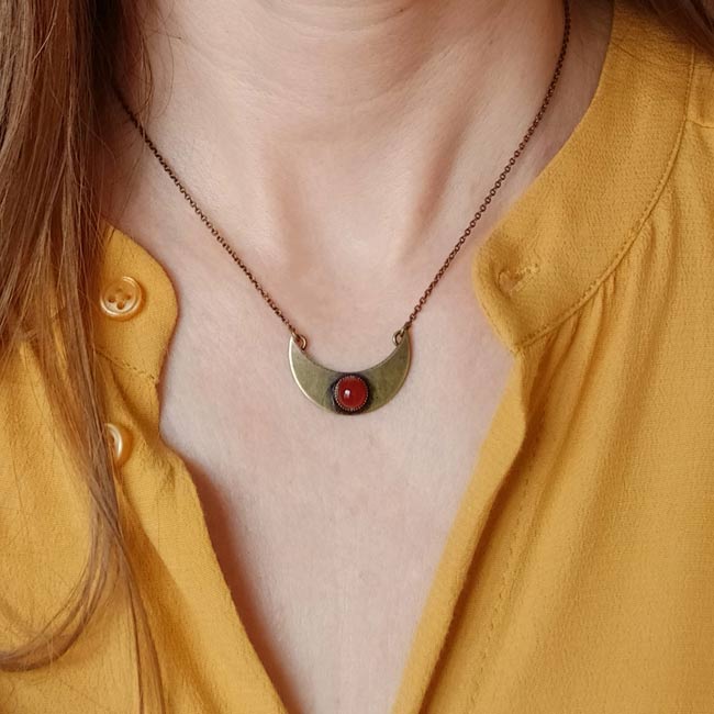 Handmade-antique-brass-necklace-for-women-wih-a-red-gemstone-moon-pendant-made-in-Paris-France