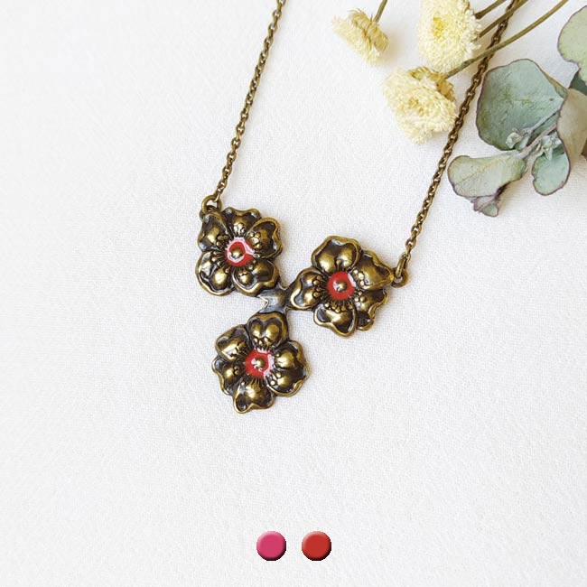 Handmade-antique-brass-necklace-for-women-with-a-red-flower-made-in-France