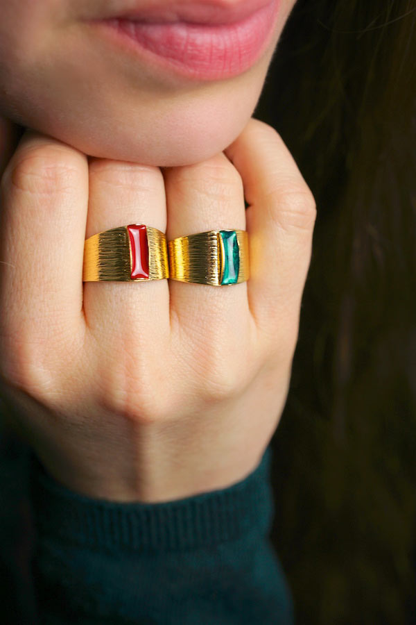 Handmade-costume-fashion-ring-in-gold-with-green-cold-enamel