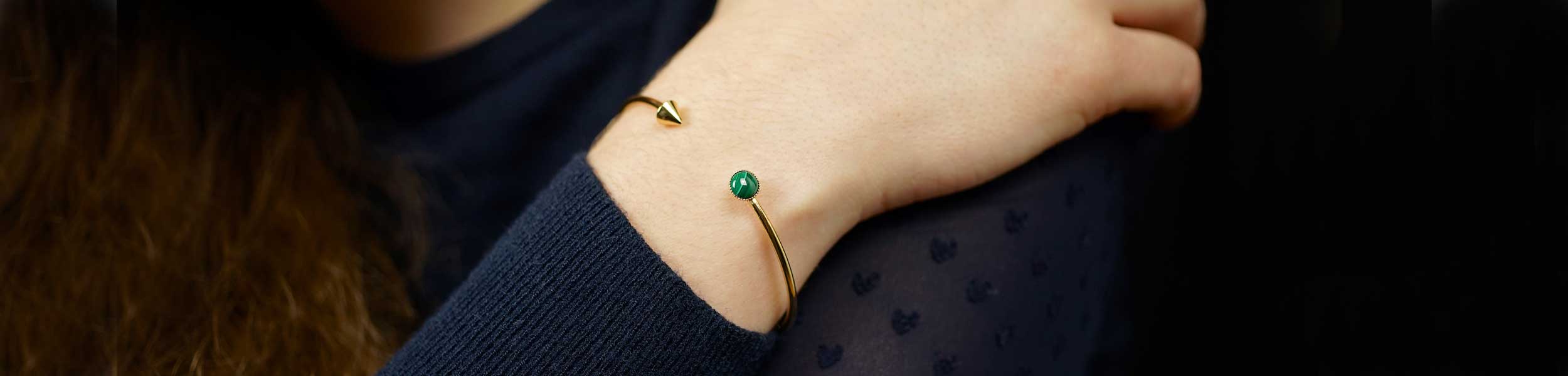 Handmade-costume-fashion-bangle-bracelet-for-women-with-malachite-green-gemstone