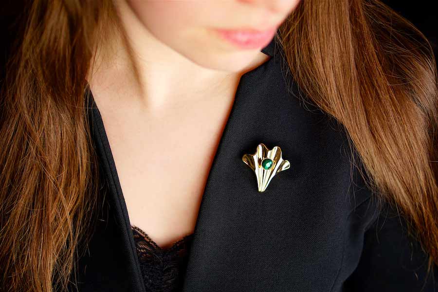 Handmade-costume-fashion-brooch-for-women-in-gold-with-malachite-green-gemstone