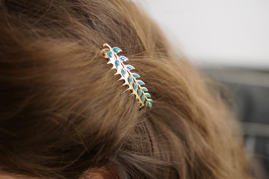 Handmade-costume-fashion-hair-comb-for-women-in-gold-with-blue-enamel