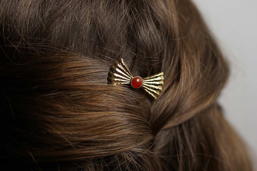 Handmade-costume-fashion-hair-pin-for-women-in-gold-with-red-gemstone