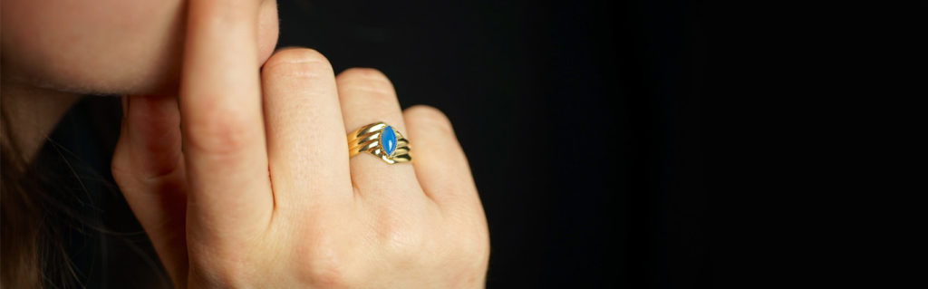 Bijoux-de-créateur-fantaisie-en-or-pour-femme-fait-à-la-main-à-Paris