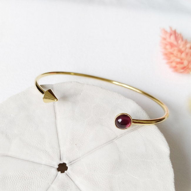 Handmade-fashion-bracelet-bangle-with-a-gemstone-plum-handcrafted-in-Paris