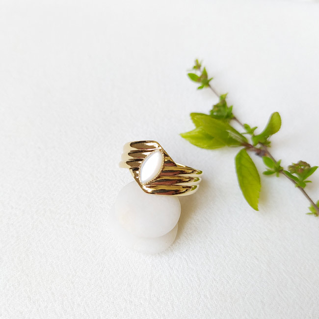 Handmade-gold-plated-adjustable-ring-for-women-with-a-white-gemstone-made-in-France