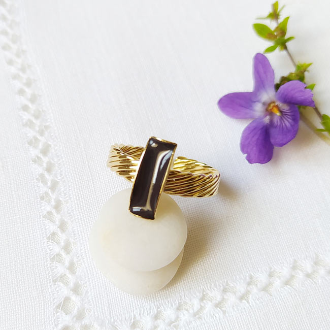 Handmade-customed-fashion-gold-ring-for-women-with-black-enamel-made-in-France