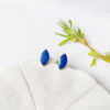Bijoux-de-créateur-fantaisie-boucles-puces-d-oreilles-en-or-bleu-marine-fait-main-à-Paris