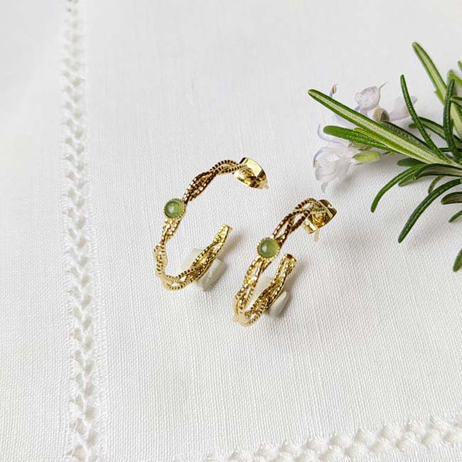 Customed-handmade-gold-earrings-for-women-with-green-gemstone-made-in-France
