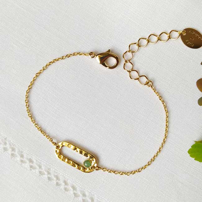 Handmade-customed-adjustable-bracelet-in-gold-for-women-with-a-green-gemstone-made-in-Paris
