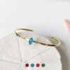 Bijoux-fantaisie-de-créateur-bracelet-jonc-femme-avec-pierre-naturelle-bleu-fait-main-à-Paris
