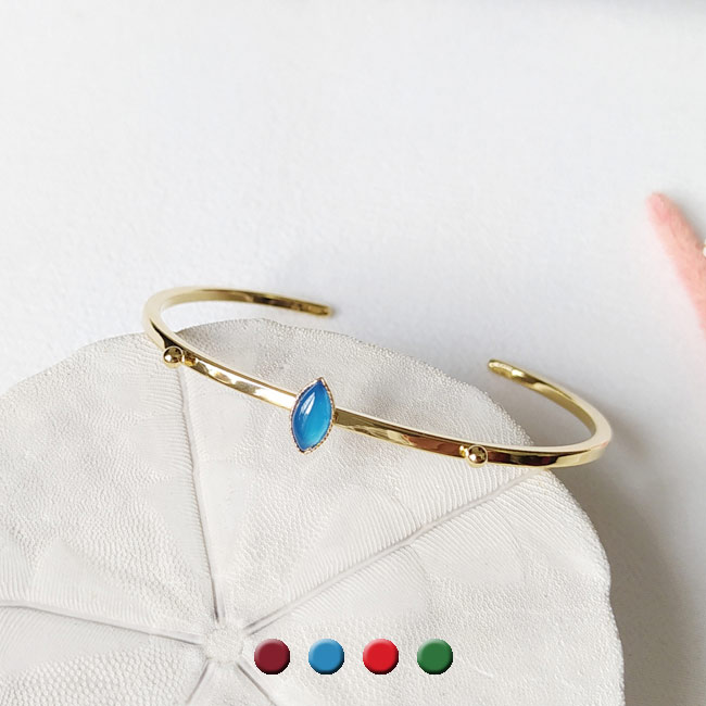 Handmade-gold-plated-bangle-bracelet-for-women-with-blue-gemstone-made-in-France