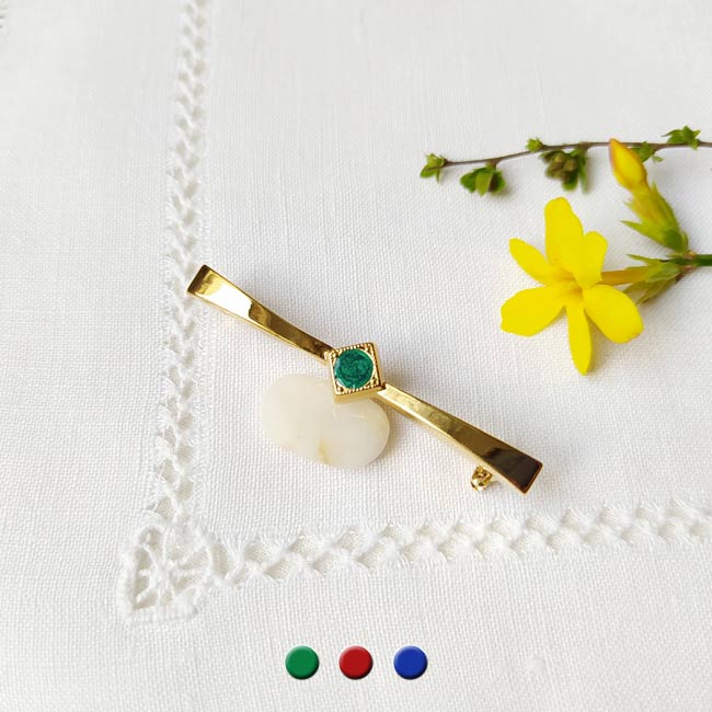 Handmade-gold-plated-brooch-for-women-with-green-enamel-bowtie-made-in-France