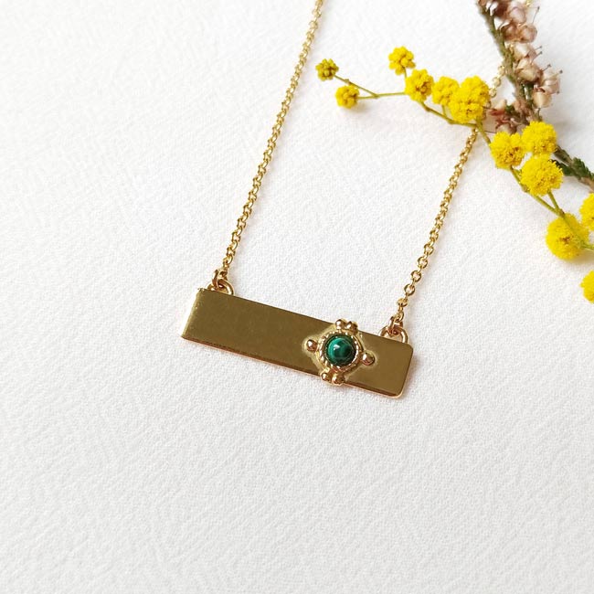 Handmade-gold-plated-short-necklace-with-green-gemstone-made-in-France