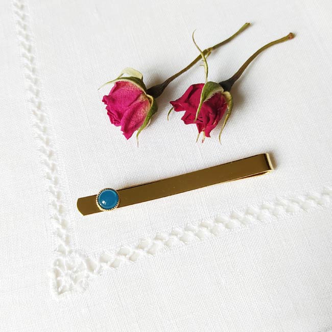 Men-accessories-customed-handmade-gold-tie-clips-with-blue-gemstone-made-in-France