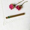 Accessoires-pince-à-cravatte-pour-homme-doré-avec-pierre-verte-fait-main-en-France