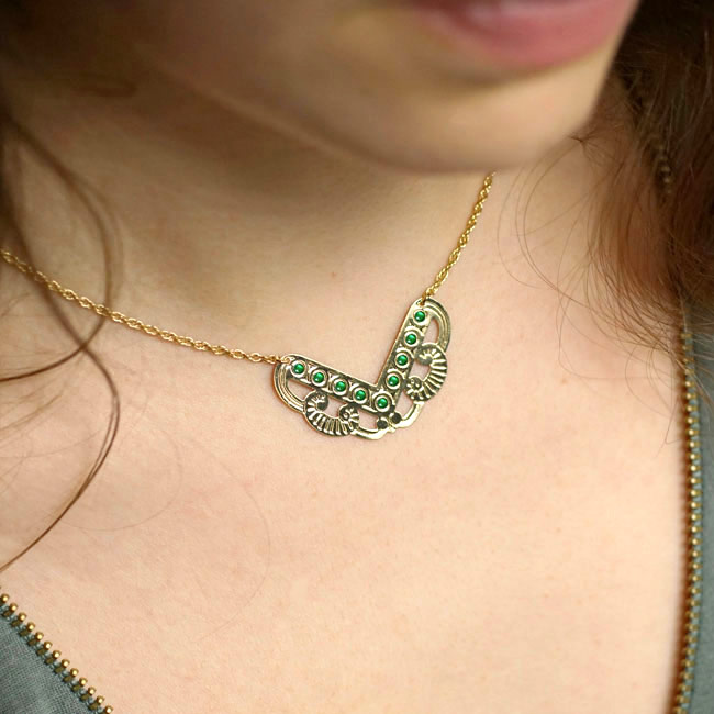 Bijoux-collier-fantaisie-de-créateur-pour-femme-en-or-fait-main-avec-email-fait-en-France