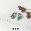 Boucles-d-oreilles-fantaisie-de-créateur-fait-main-pour-femme-avec-email-turquoise-artisanal-fait-à-Paris