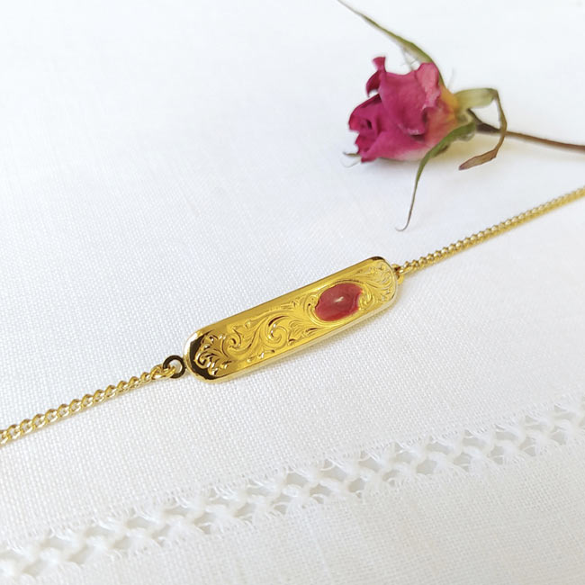 Bracelet-prune-bijoux-de-créateur-fantaisie-doré-or-pour-femme-fait-à-Paris