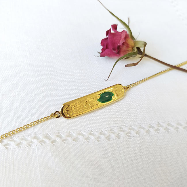Bracelet-vert-bijoux-de-créateur-fantaisie-doré-or-pour-femme-fait-à-Paris
